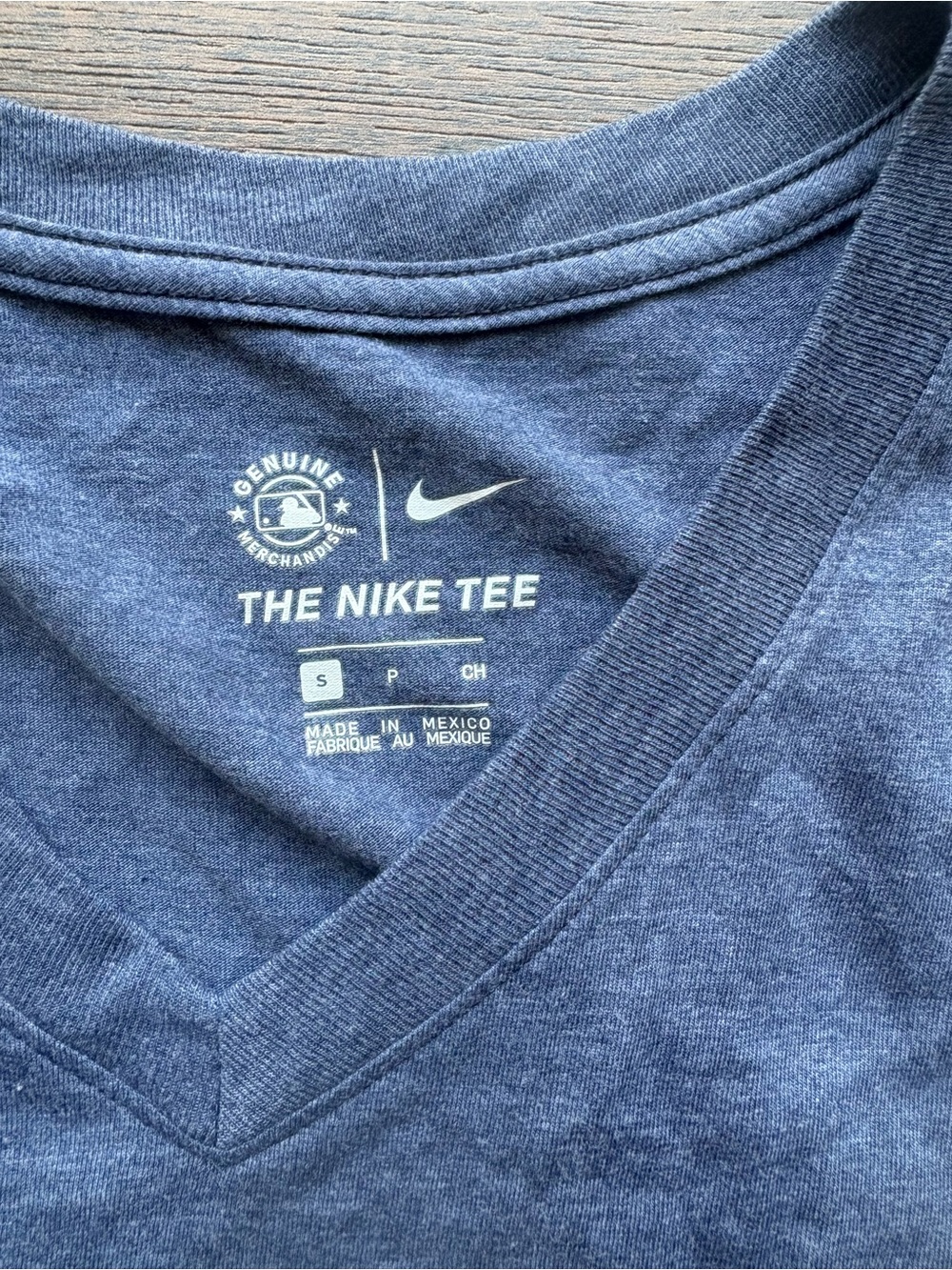 Nike Navy Blue Tampa Bay Rays V-Neck Tee with Team Logo - Picture 2 of 2